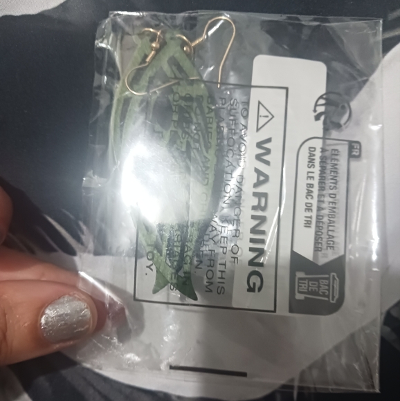 NEW Women green wood leaf earrings - Picture 5 of 5